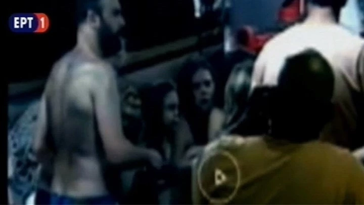 Τι λέει ο καπετάνιος του σκάφους στο οποίο η κάμερα κατέγραψε τα δίδυμα κοριτσάκια
